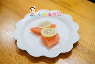 三文鱼跟柠檬腌渍十五分钟去腥
