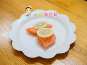 三文鱼跟柠檬腌渍十五分钟去腥