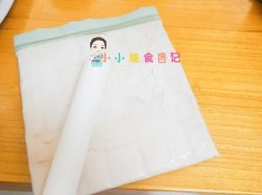冷冻好拿出来非常硬 用擀面杖敲一下变成小块