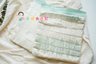 酵母一定要干燥密封保存，我放在冷冻里随用随取很方便