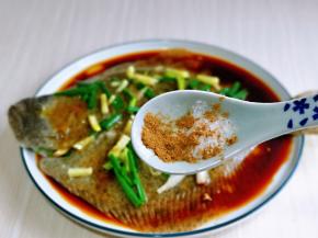 按个人口味加入盐，十三香。