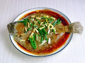 盖上盖子，或者保鲜膜腌制30分钟以上。