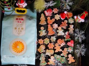 糖霜干了之后，拍照的时候撒些糖粉，装修一下，不会美还甜甜的，很好吃。