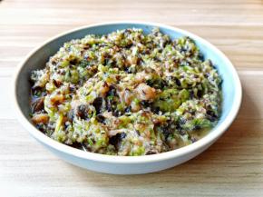 用筷子同一个方向搅拌均匀即可。