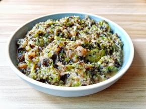 用筷子同一个方向搅拌均匀即可。