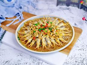 取出撒上葱花。