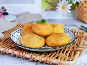 好吃极了，忍不住一口气吃了两个。