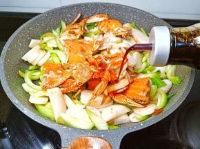 加一点生抽上色。