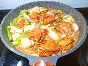 喜欢汤汁的可以加一点点开水煮开就可以吃了。