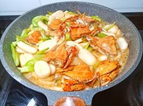 喜欢汤汁的可以加一点点开水煮开就可以吃了。