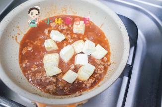 最后加入豆腐煮一下入味