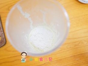 加入面粉25g继续打一下混合均匀
