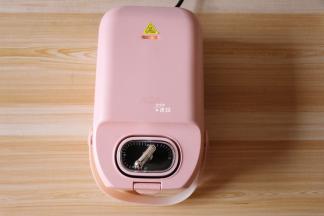 盖上盖子，烤2-3分钟即可；