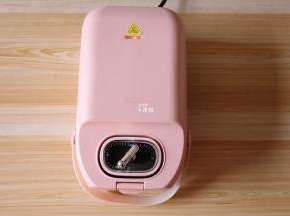 盖上盖子，烤2-3分钟即可；