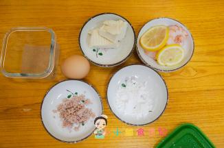 准备好材料，虾要选择新鲜的 注意选择品质，豆腐要选嫩豆腐