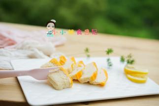 玉米淀粉可以用番薯淀粉代替，但是不可以用面粉口感会不一样