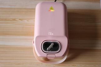 盖上盖子烤2-3分钟；