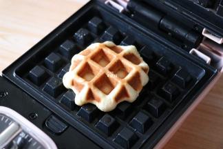 烤至两面呈金黄色即可；