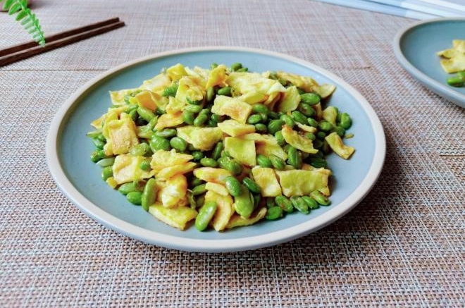 毛豆炒鸡蛋