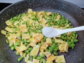 加一点盐调味。