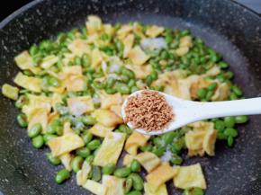 加一点鸡精，不爱吃的可以不加。