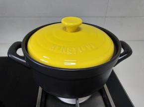 准备好可以耐干烧的砂锅。