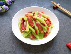 腊肠切厚一点有嚼劲更好吃。