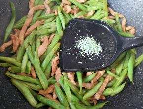 放蔬之鲜提味。