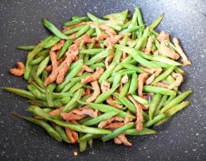 翻炒均匀关火出锅。