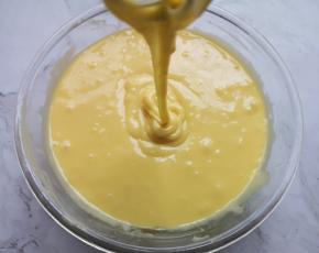 搅拌至顺滑状，如图。 