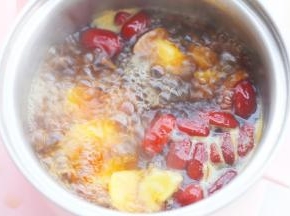 盖上锅盖煮20分钟即可。