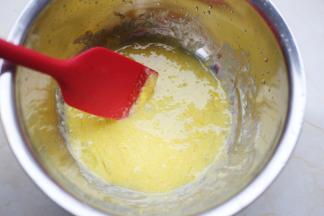 放大盆中拌匀稍微加热。