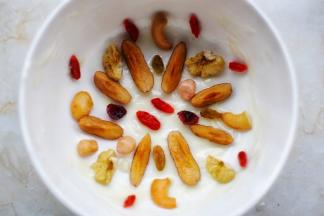 码上一部分坚果。