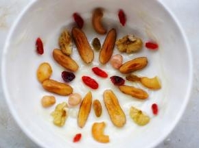 码上一部分坚果。