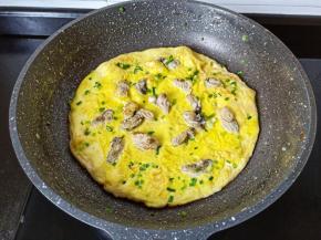 待鸡蛋液熟了就可以起锅了。