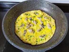 待鸡蛋液熟了就可以起锅了。