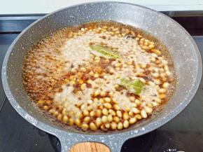 大火煮开、开中小火慢慢炖。