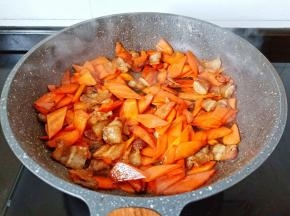 快速翻炒均匀。