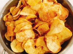 翻拌均匀即可！香香脆脆的口感特别好吃！