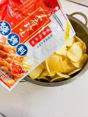 放入适量的烧烤料！