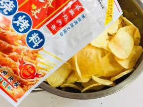 放入适量的烧烤料！