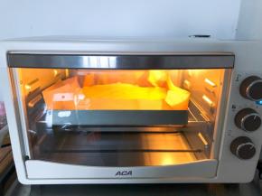 放入预热好的烤箱中层，170度20分钟