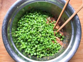 切成小粒放入，