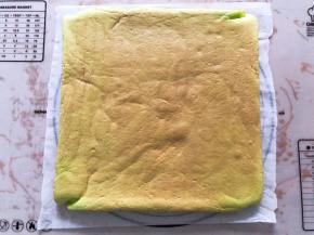 出炉撕掉油纸再换一张新油纸翻面