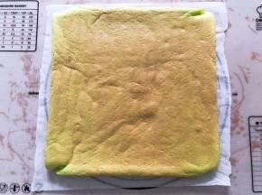 出炉撕掉油纸再换一张新油纸翻面