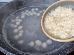 加入酒酿【喜欢酒酿的可以多加一点】