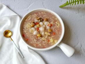 喝了这热呼呼的一碗甜羹，从头到脚都充满着蓬勃的暖意。