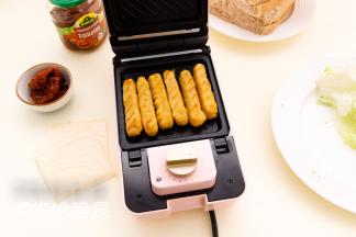 合上盖子加热4~6分钟，3分钟可以开盖看一下，基本3、4分钟就可以，想吃酥脆口感的时间就长一点。