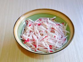 抓拌均匀，盖上盖子腌制30分钟。