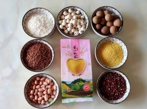 金龙鱼爱心桃花小米、糯米、红豆、红枣、红米、桂圆、花生、莲子、黑糖。